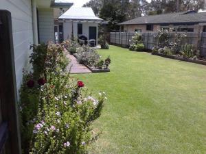 seaside cottage style garden